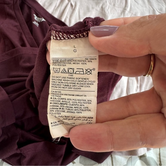 Three old navy tank tops - Picture 6 of 6